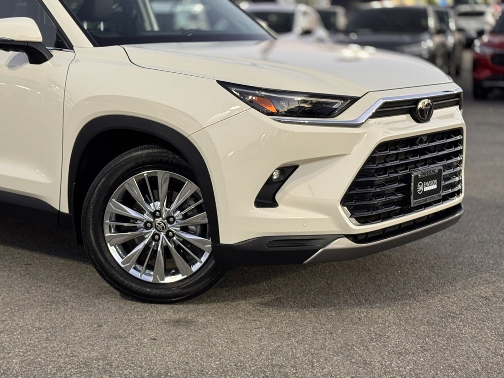 Used 2024 Toyota Grand Highlander Platinum image 3