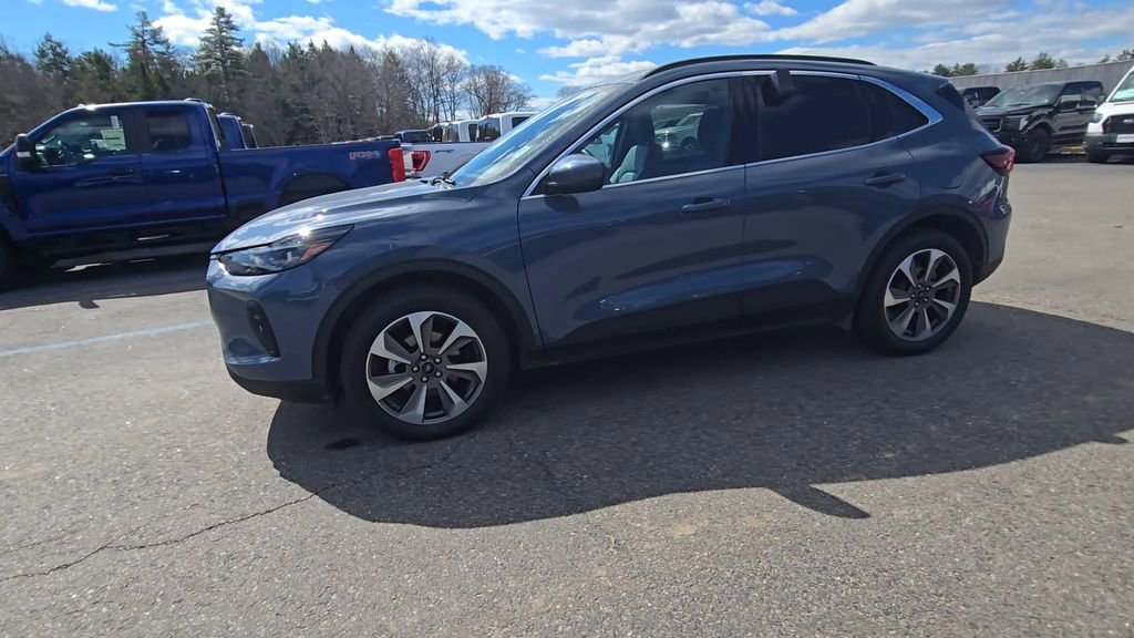 Certified 2025 Ford Escape Platinum AWD/4WD image 15