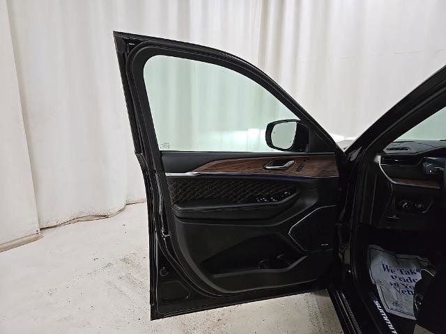 Used 2023 Jeep Grand Cherokee Summit w/ Luxury Tech Group V image 30