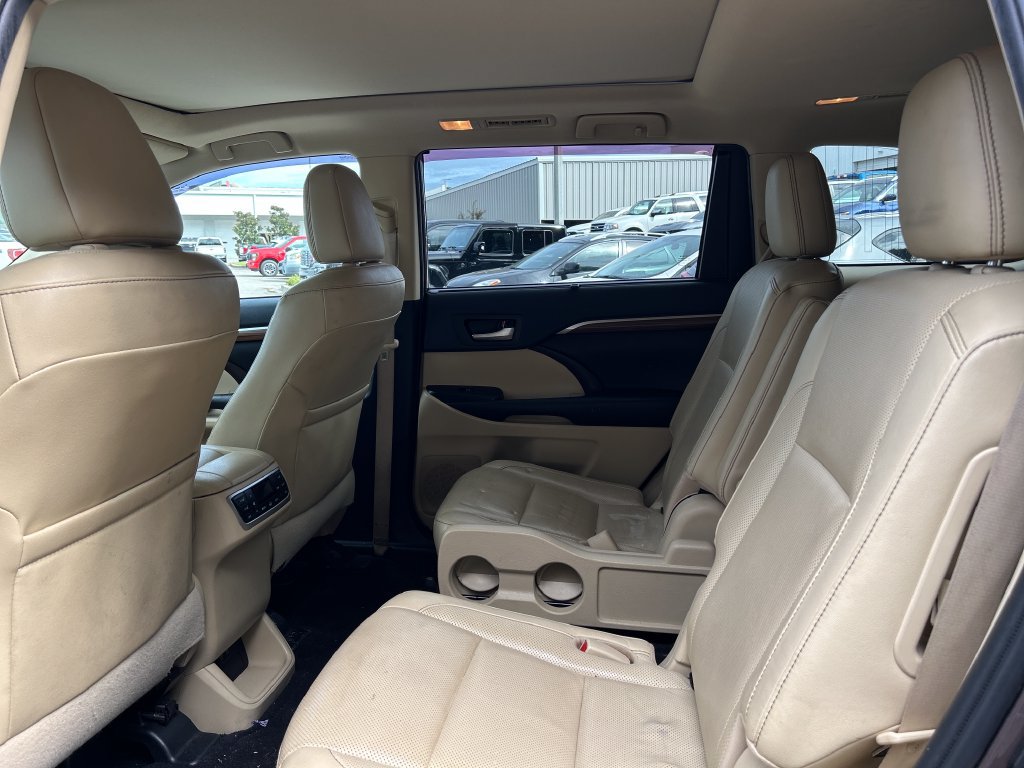 Used 2019 Toyota Highlander Limited Platinum FWD image 13