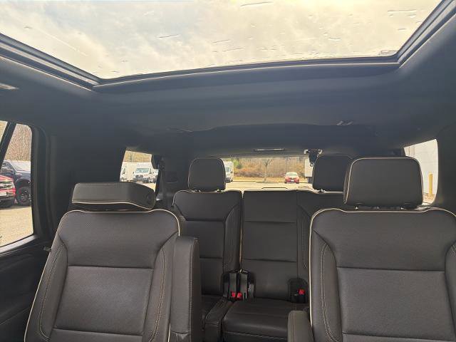 Used 2022 GMC Yukon SLT w/ SLT Premium Package image 17