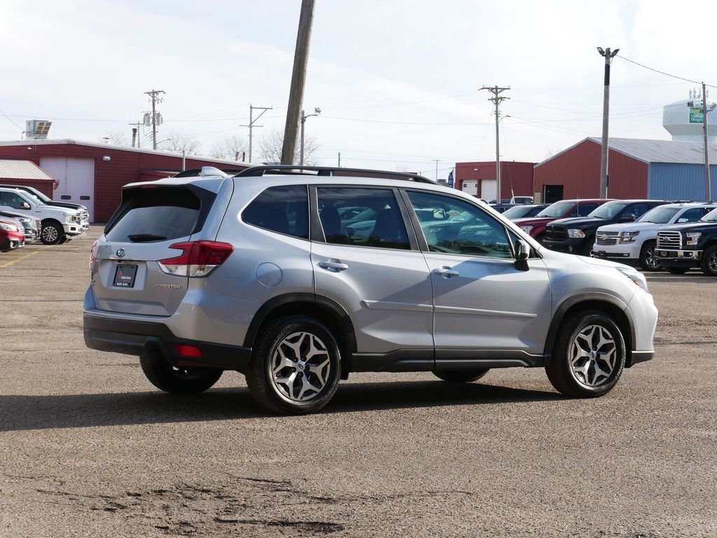 Used 2021 Subaru Forester Premium image 3