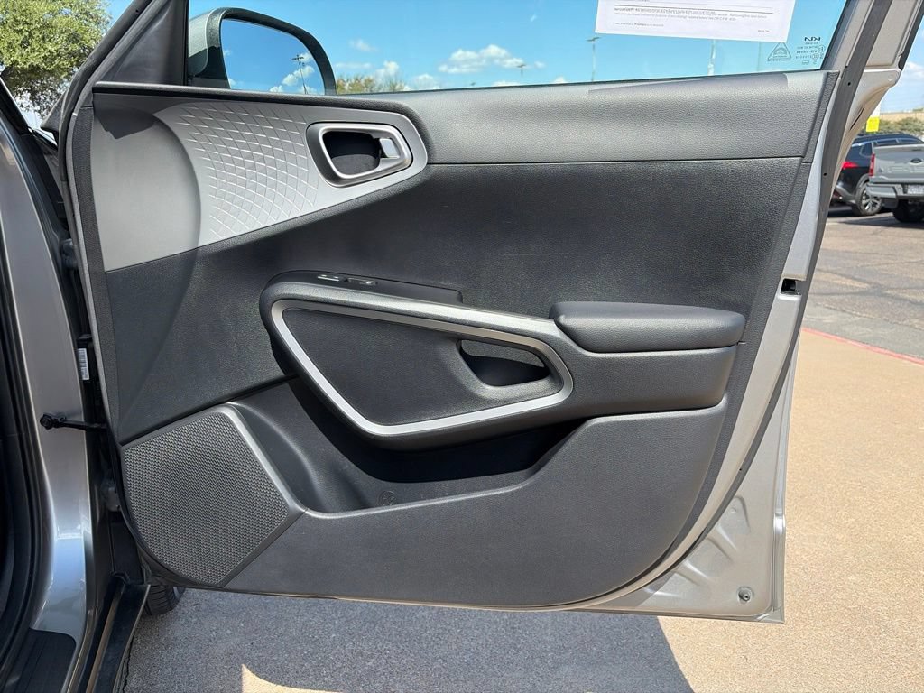 Used 2022 Kia Soul LX w/ Technology Package FWD image 11