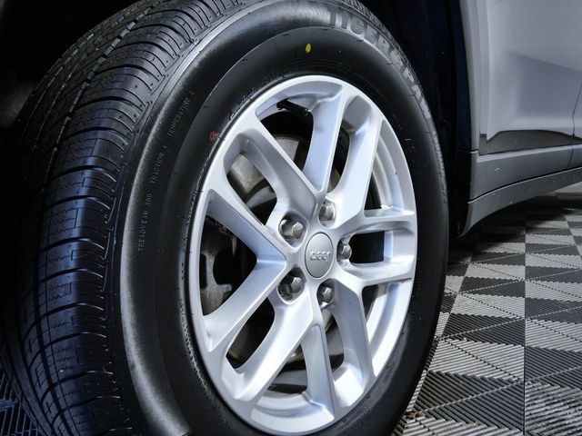 Used 2022 Jeep Grand Cherokee L Laredo w/ Luxury Tech Group I AWD/4WD image 8