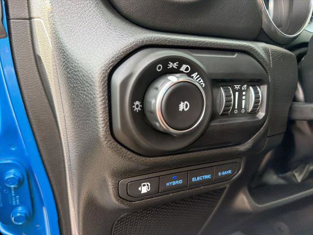 Used 2022 Jeep Wrangler Unlimited Rubicon 4xe w/ Cold Weather Group AWD/4WD image 19