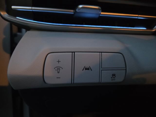 Used 2022 Hyundai Elantra Limited image 11