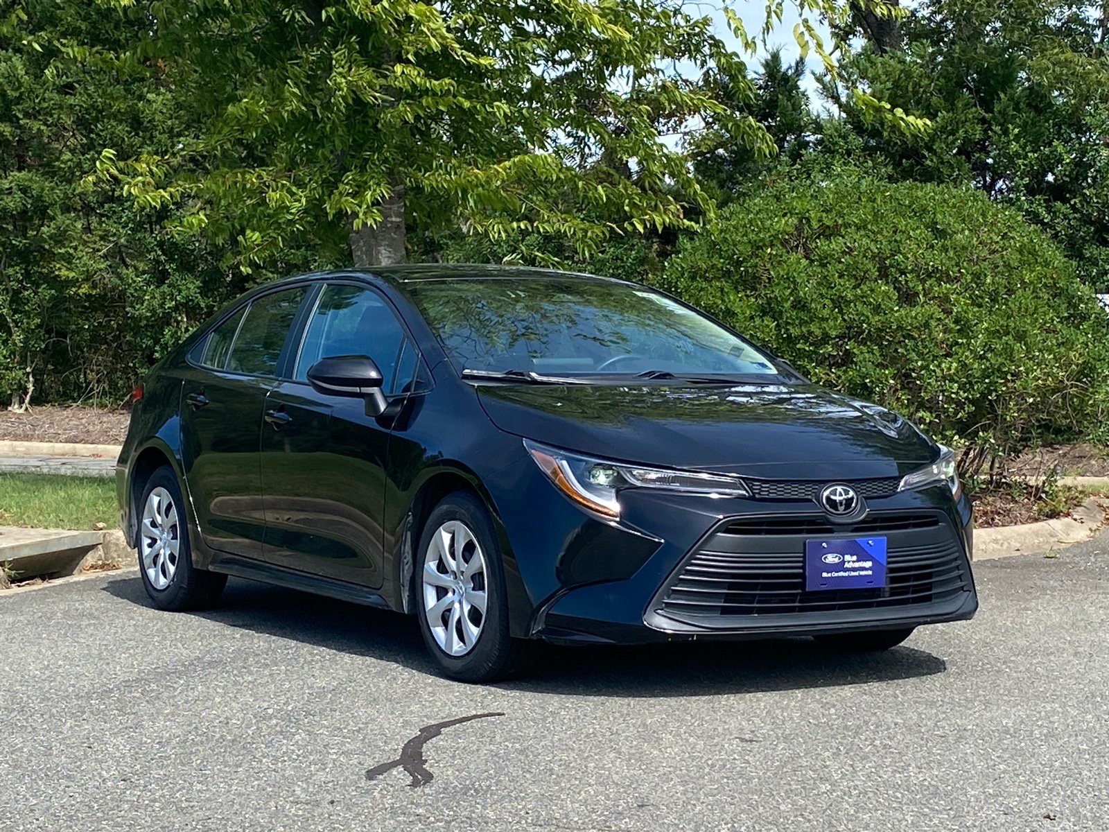 Used 2024 Toyota Corolla LE FWD image 2