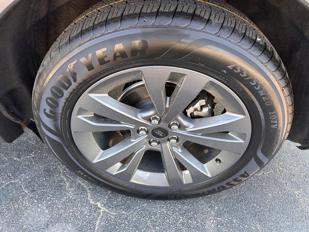 Certified 2024 Ford Explorer XLT w/ Equipment Group 202A image 27