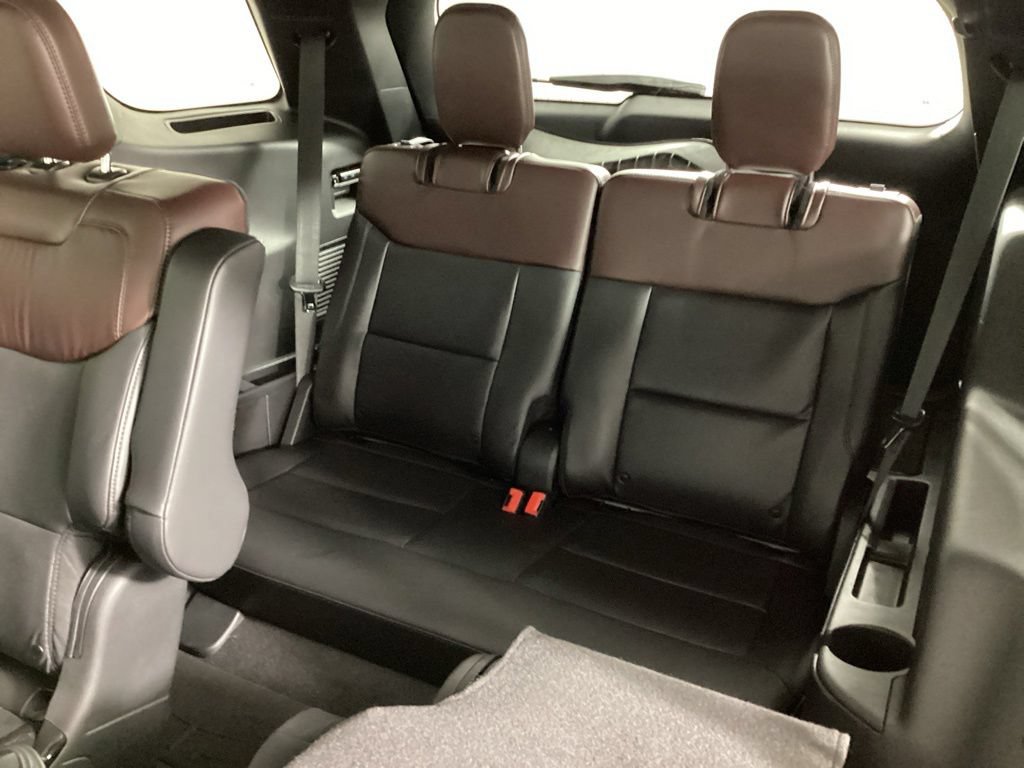 Certified 2023 Ford Explorer Platinum w/ Technology Package AWD/4WD image 36