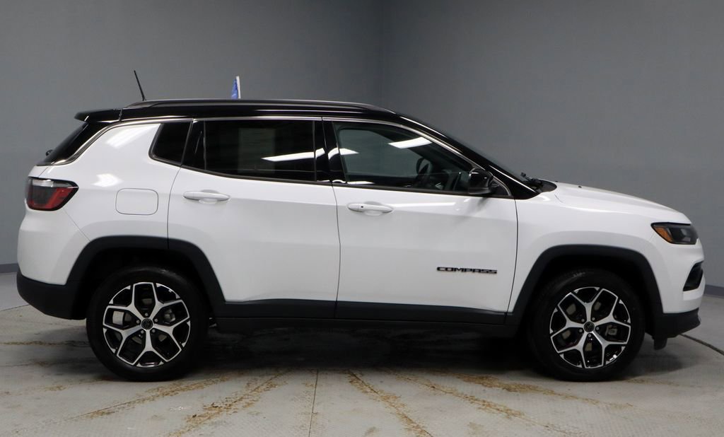 Used 2025 Jeep Compass Limited image 6
