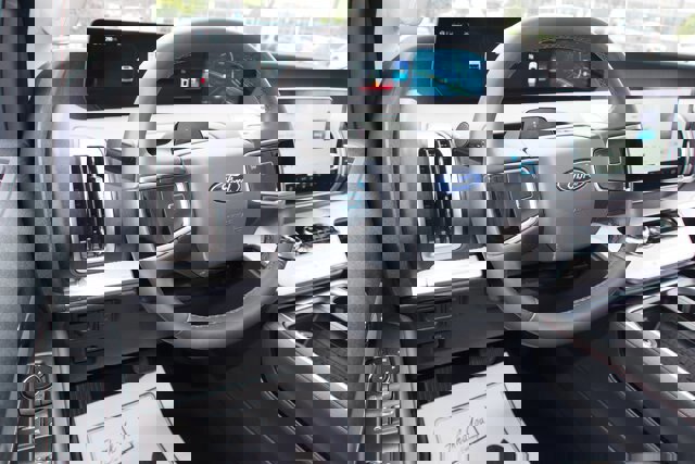 Certified 2025 Ford Expedition Active image 19