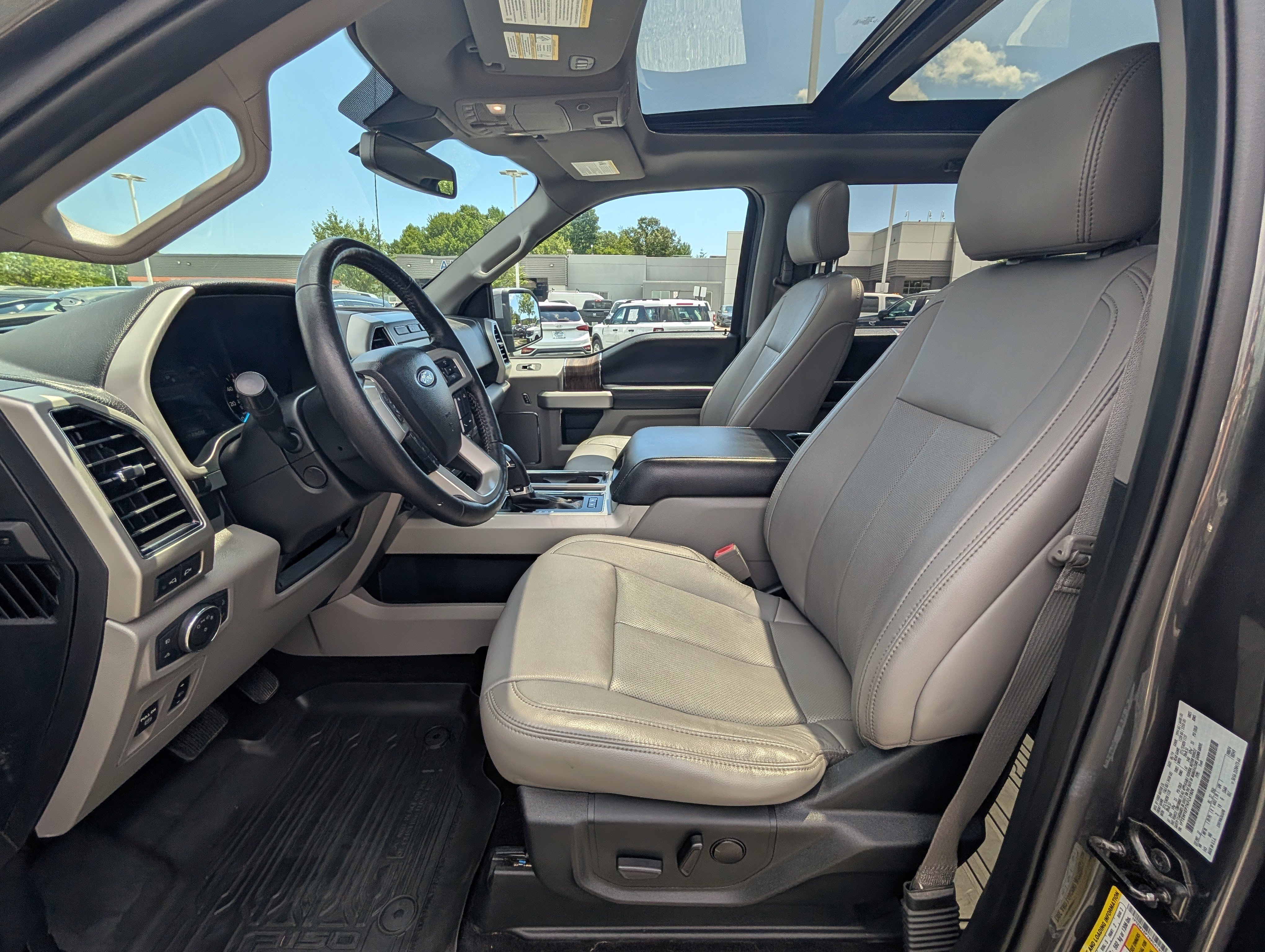 Certified 2019 Ford F150 Lariat w/ Equipment Group 502A Luxury AWD/4WD image 17