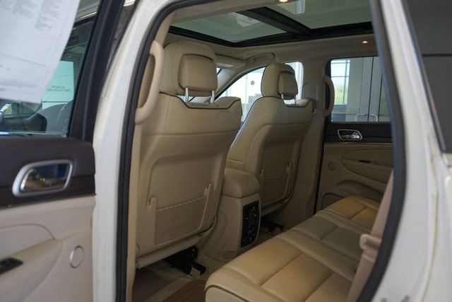 Used 2018 Jeep Grand Cherokee Overland AWD/4WD image 29