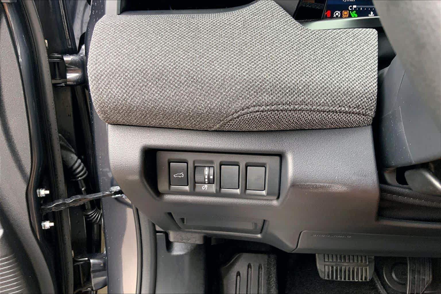 Used 2026 Subaru Outback Limited AWD/4WD image 36