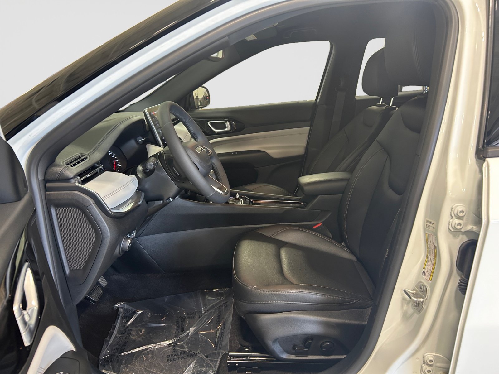 Used 2024 Jeep Compass Limited AWD/4WD image 11