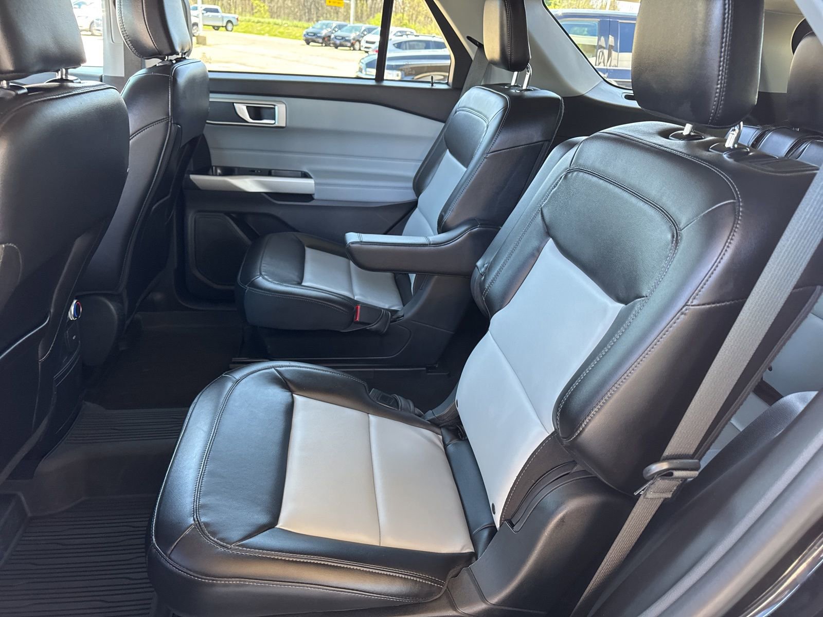Certified 2023 Ford Explorer XLT w/ Equipment Group 202A AWD/4WD image 38