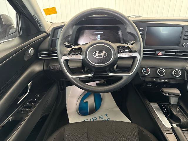 Used 2025 Hyundai Elantra SE FWD image 15