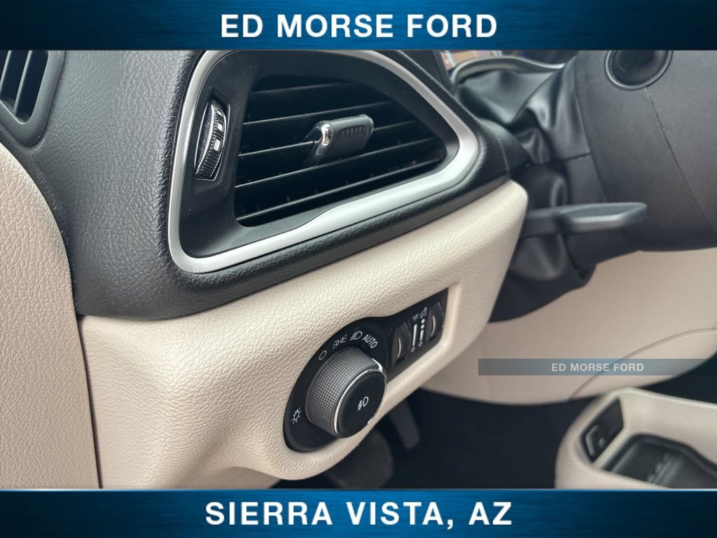 Used 2024 Chrysler Pacifica Touring-L FWD image 31