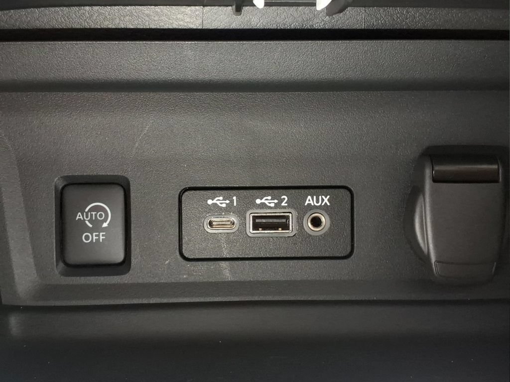Used 2025 Nissan Sentra SV FWD image 11