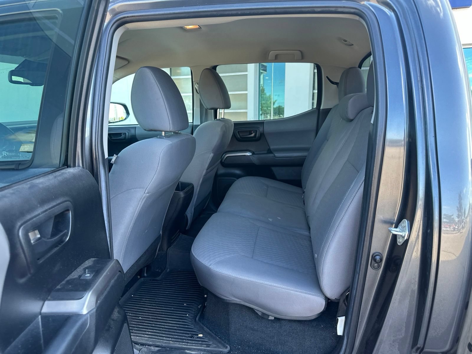Used 2022 Toyota Tacoma SR5 AWD/4WD image 5