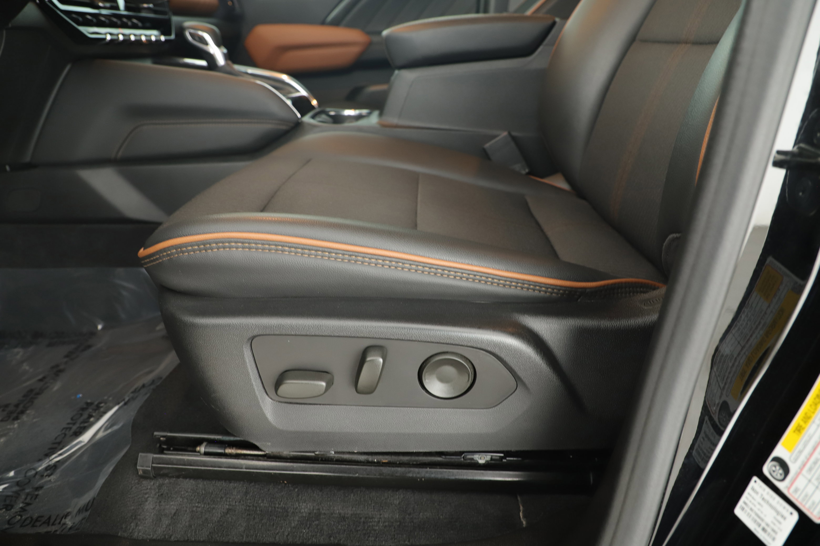 Used 2023 GMC Canyon AT4 w/ Technology Package image 10