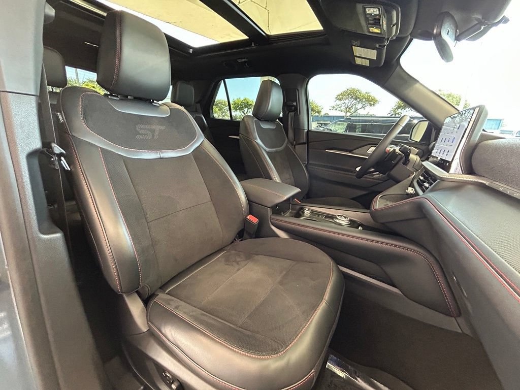 Certified 2025 Ford Explorer ST AWD/4WD image 29