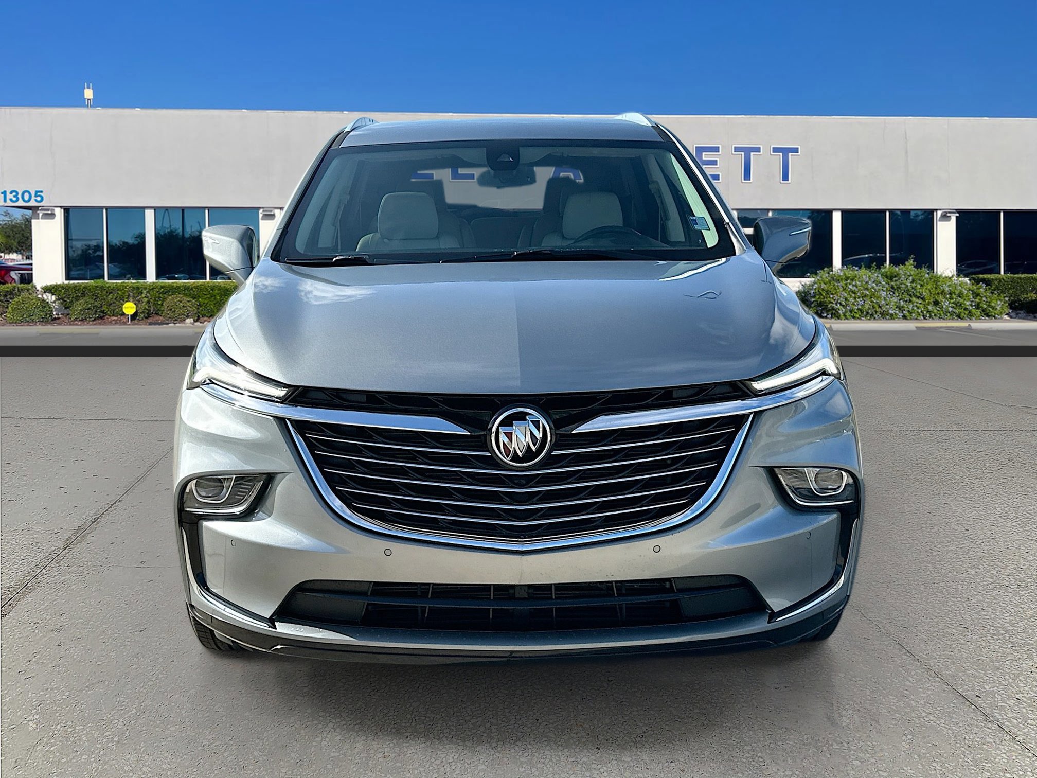 Used 2024 Buick Enclave Essence image 8