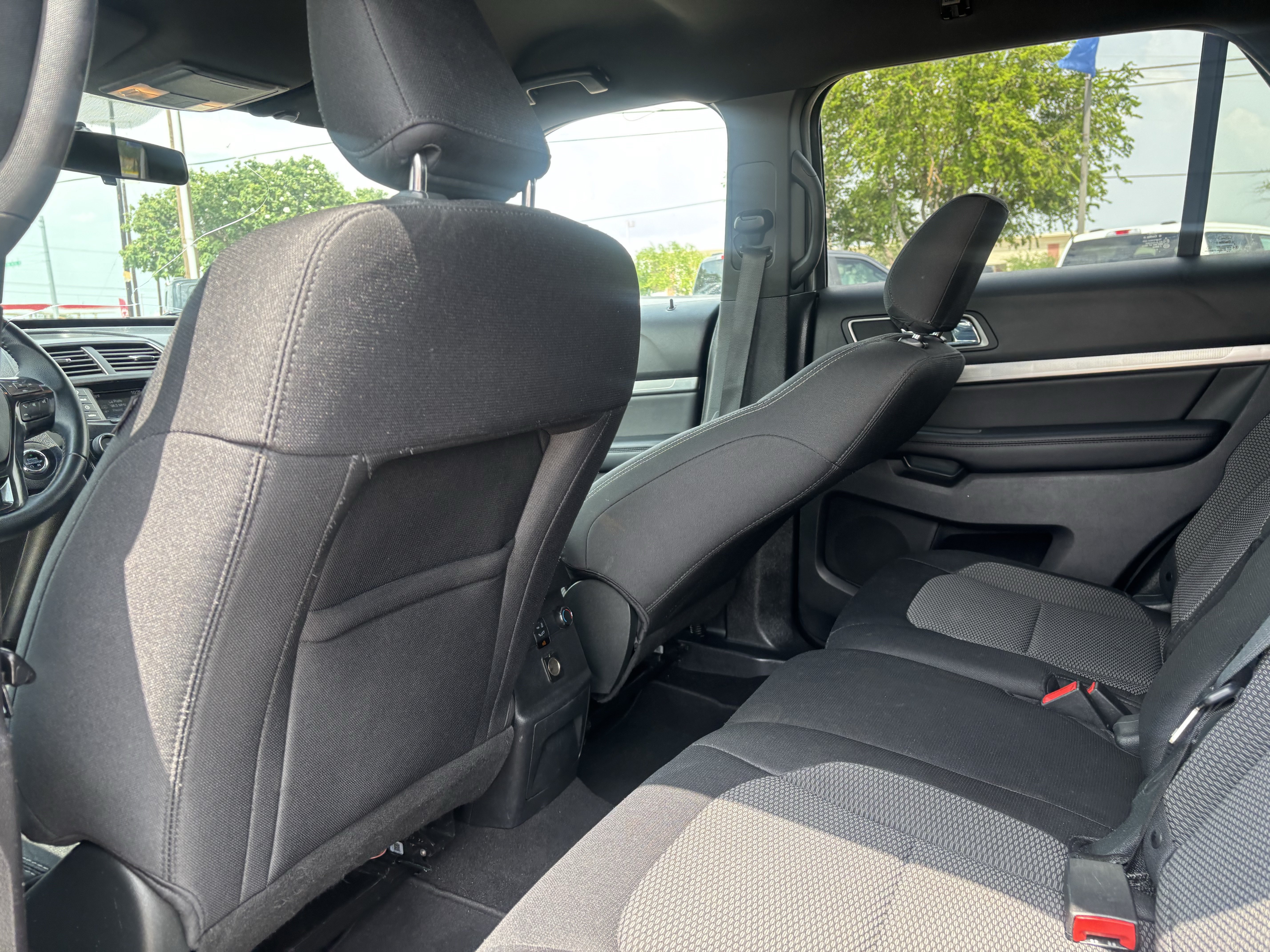 Certified 2019 Ford Explorer XLT FWD image 17