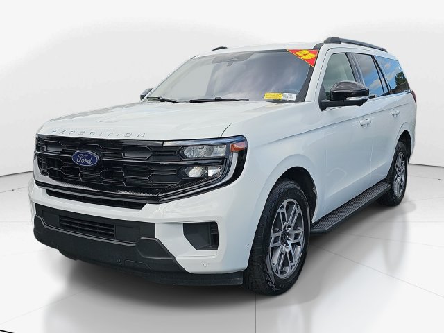 Certified 2025 Ford Expedition Active AWD/4WD image 9
