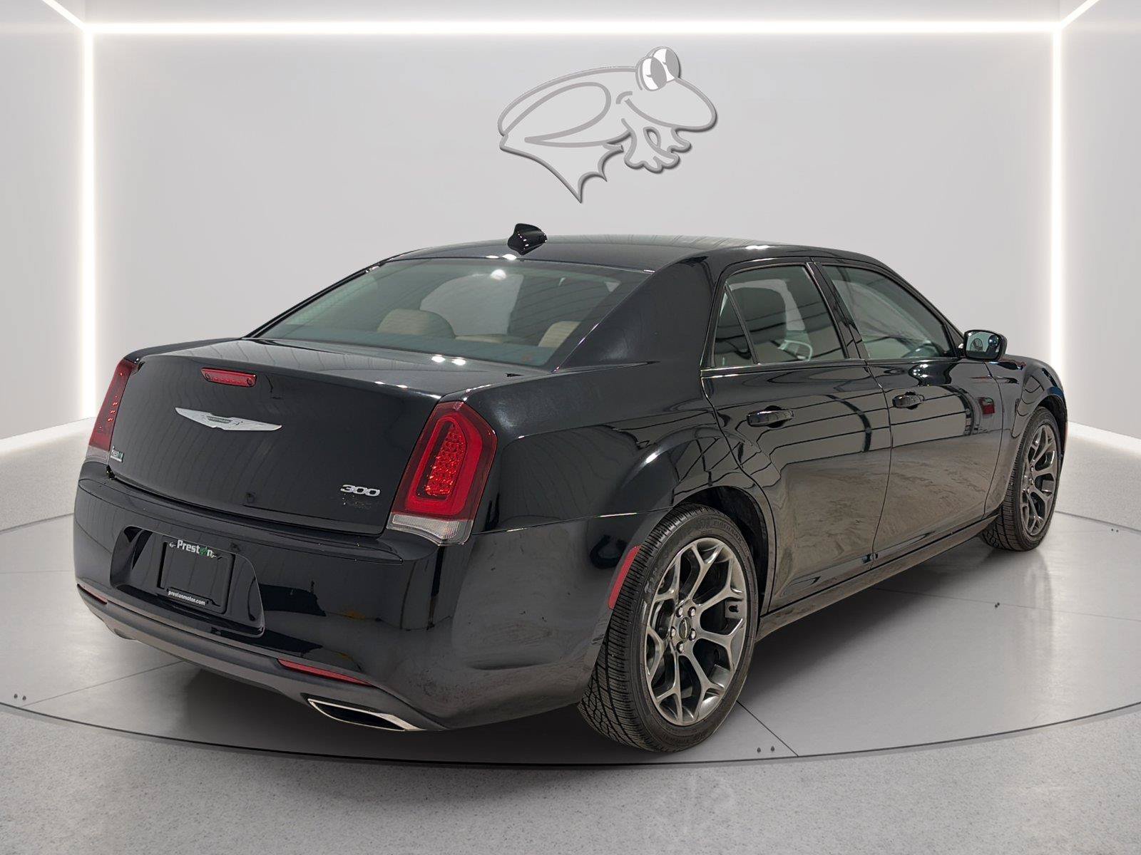 Used 2018 Chrysler 300 Touring w/ Sport Appearance Package RWD image 5