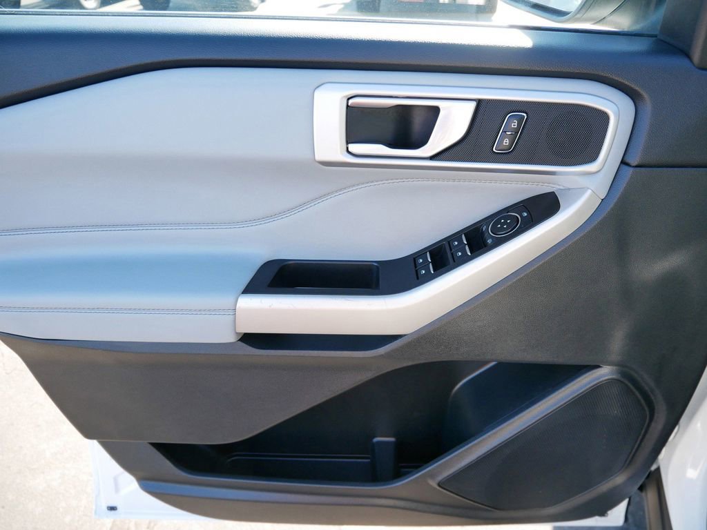 Certified 2023 Ford Explorer XLT w/ Equipment Group 202A image 9