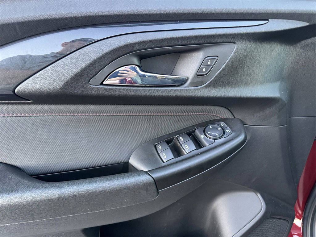 Used 2023 Chevrolet TrailBlazer RS w/ Convenience Package image 11