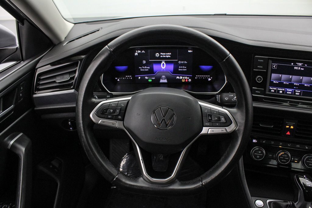 Used 2024 Volkswagen Jetta SE image 13