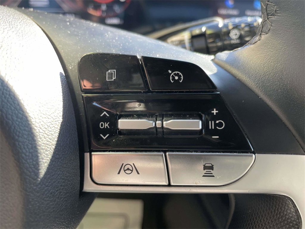 Used 2023 Hyundai Elantra Limited w/ Cargo Package image 26