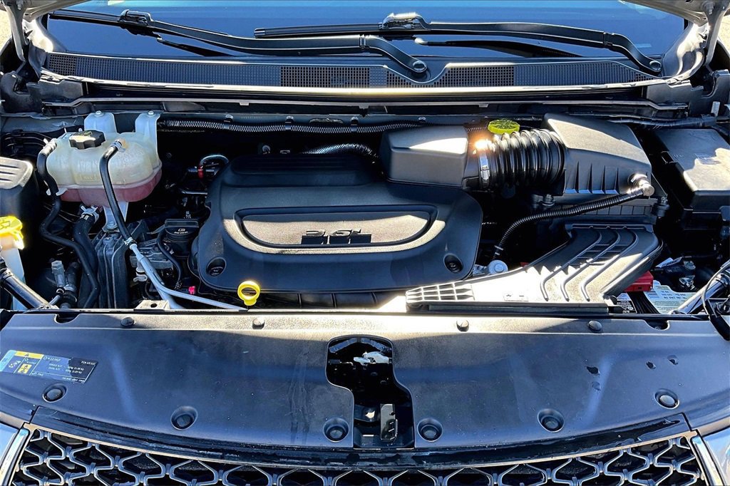 Used 2022 Chrysler Pacifica Touring-L image 12