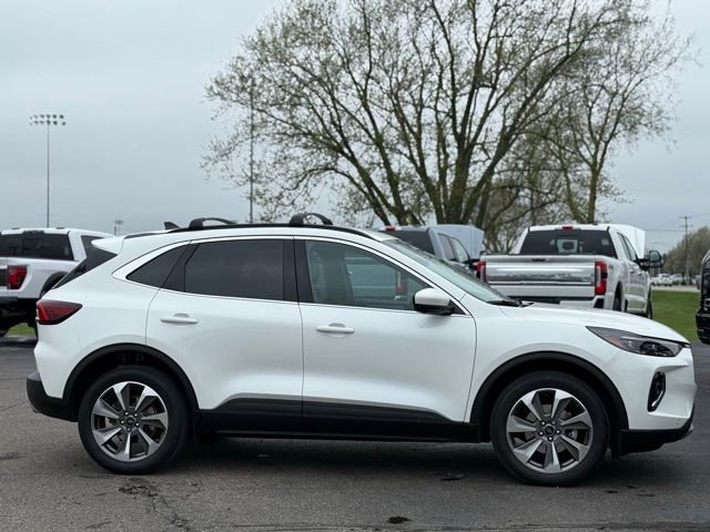 Certified 2023 Ford Escape Platinum AWD/4WD image 38