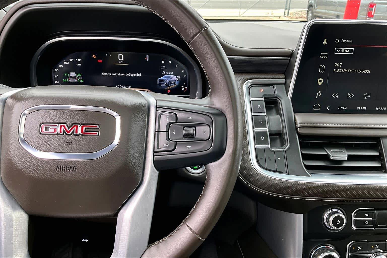 Used 2023 GMC Yukon SLT w/ SLT Luxury Package AWD/4WD image 25