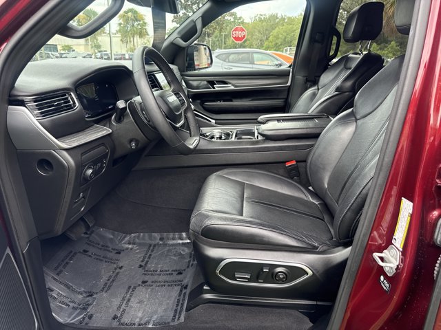 Used 2024 Jeep Wagoneer L Series II w/ Flexible Seating Group AWD/4WD image 19