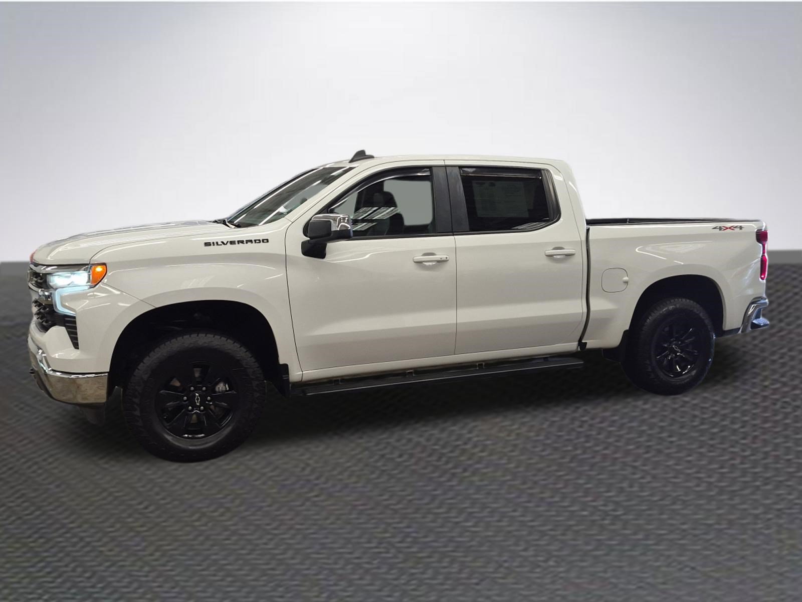 Used 2023 Chevrolet Silverado 1500 LT w/ Protection Package AWD/4WD image 2
