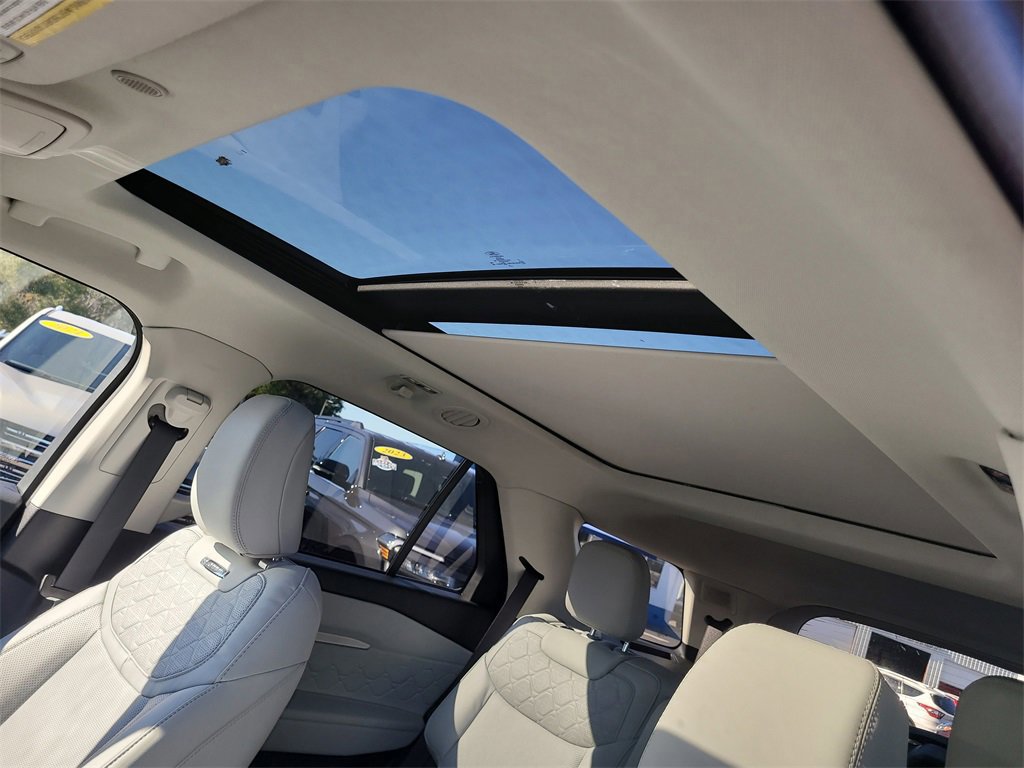 Certified 2025 Ford Explorer Platinum w/ Ultimate Package image 21