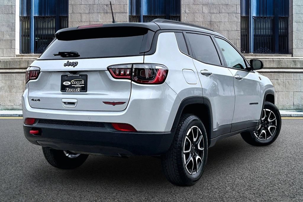 Used 2025 Jeep Compass Trailhawk AWD/4WD image 11