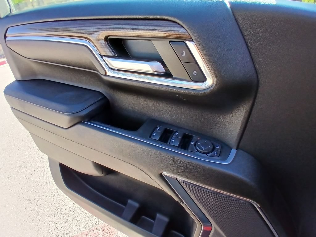 Used 2024 Chevrolet Silverado 1500 LT Trail Boss w/ LPO, Dark Essentials Package AWD/4WD image 11