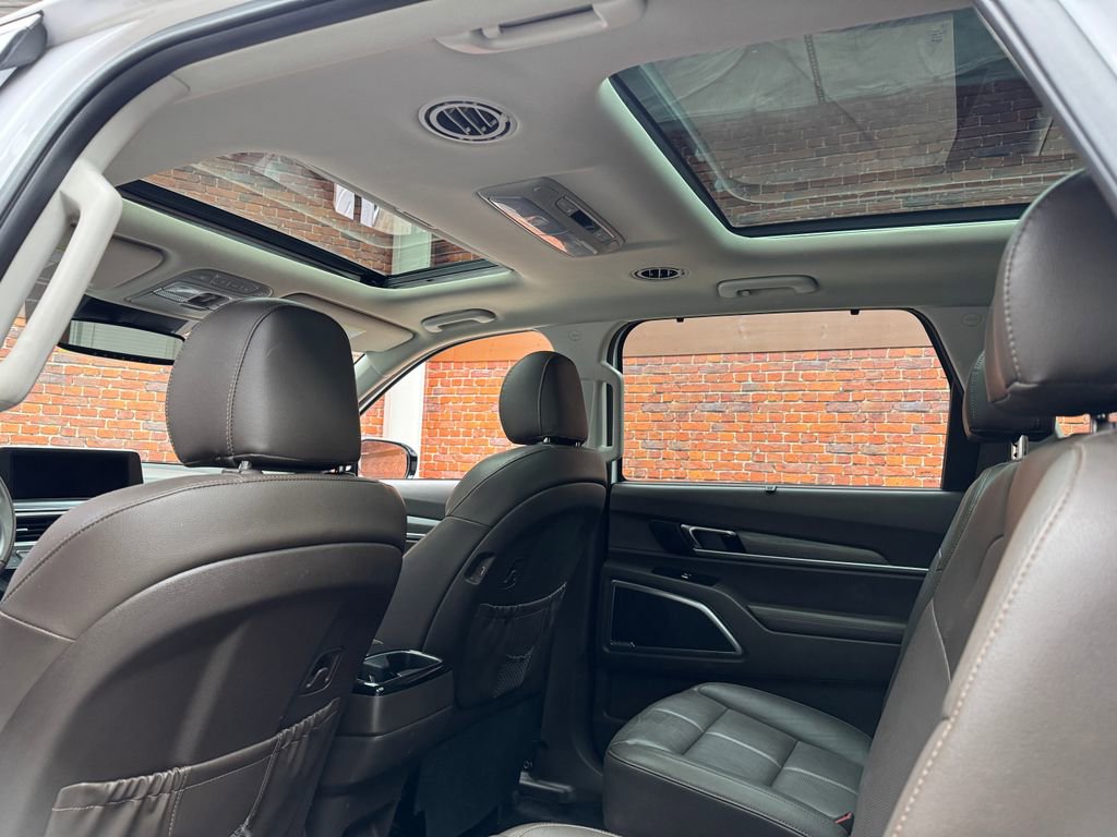 Used 2021 Kia Telluride SX w/ Towing Package FWD image 3
