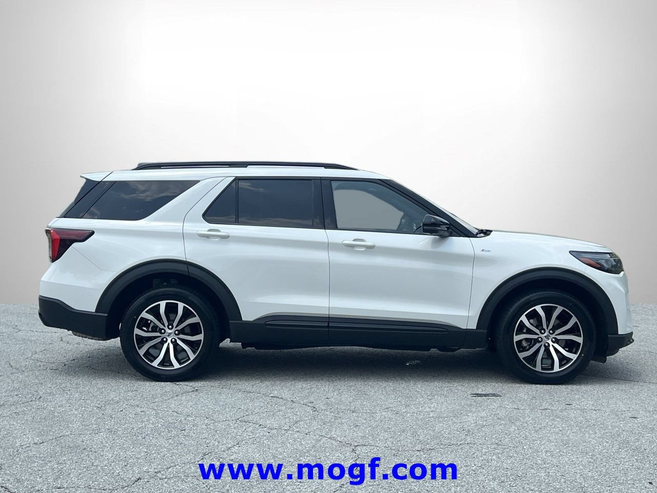 Certified 2025 Ford Explorer ST-Line AWD/4WD image 26