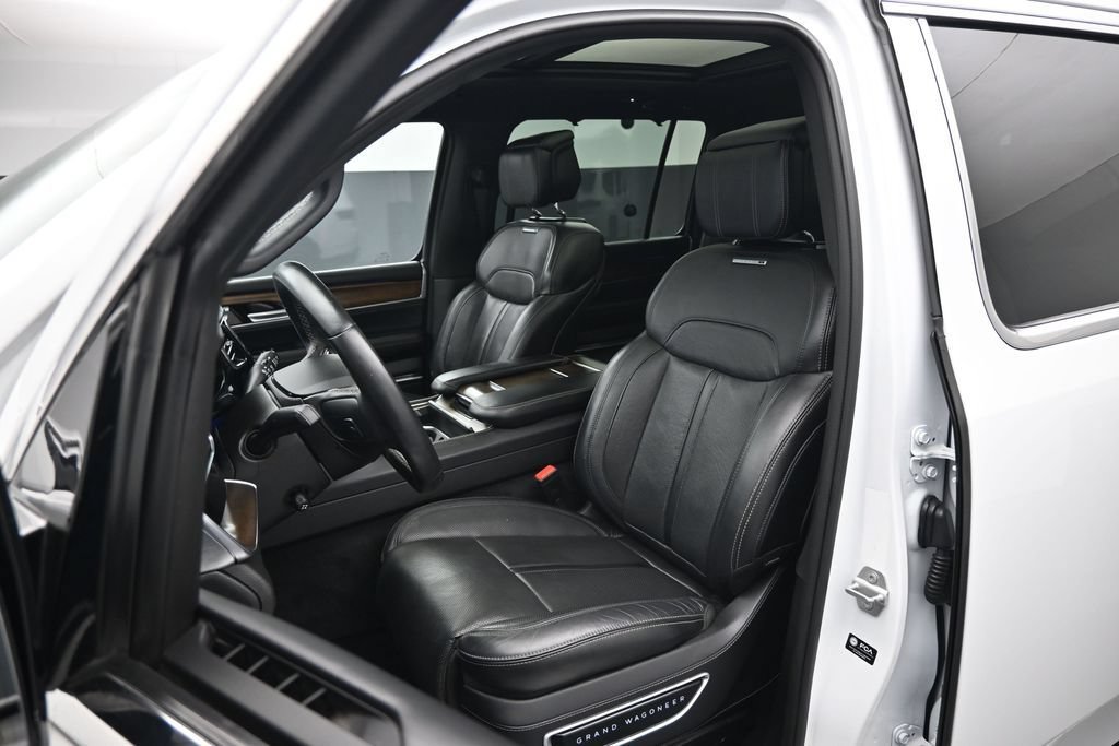 Used 2022 Jeep Grand Wagoneer Series I AWD/4WD image 9