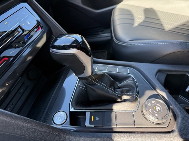 Used 2024 Volkswagen Tiguan SE R-Line image 17