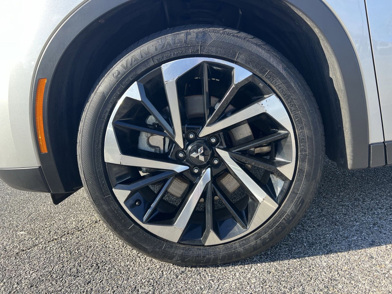 Used 2023 Mitsubishi Outlander SE image 12