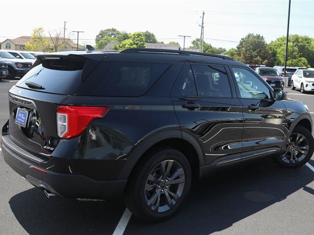 Certified 2024 Ford Explorer XLT w/ Equipment Group 202A AWD/4WD image 7