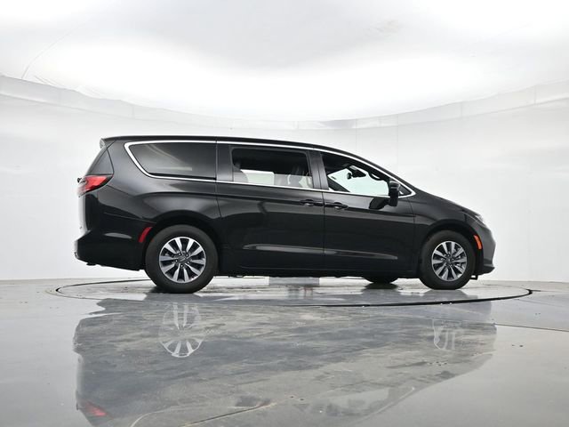 Used 2025 Chrysler Pacifica Select FWD image 32