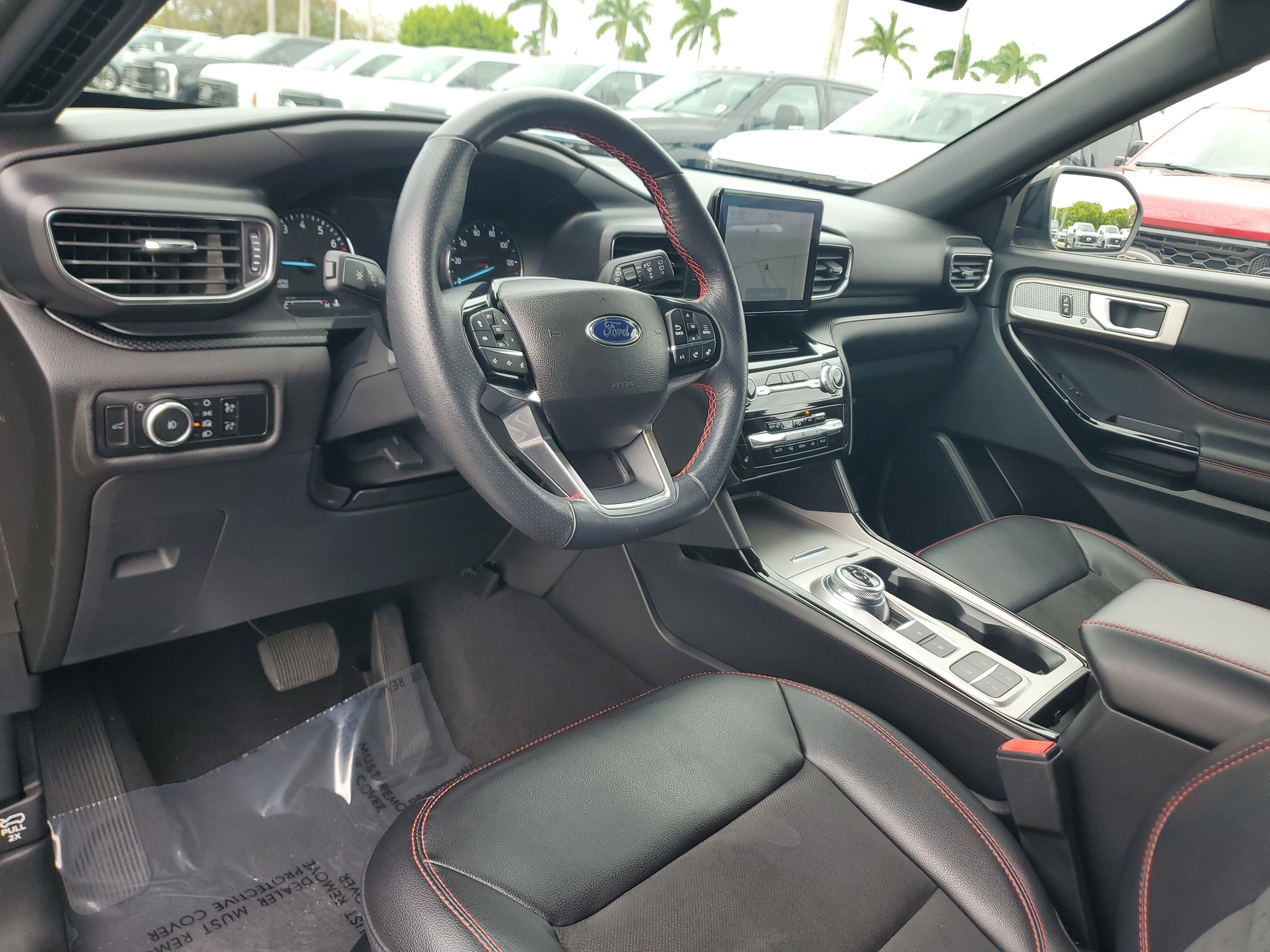 Certified 2023 Ford Explorer ST-Line w/ Class IV Trailer Tow Package image 9